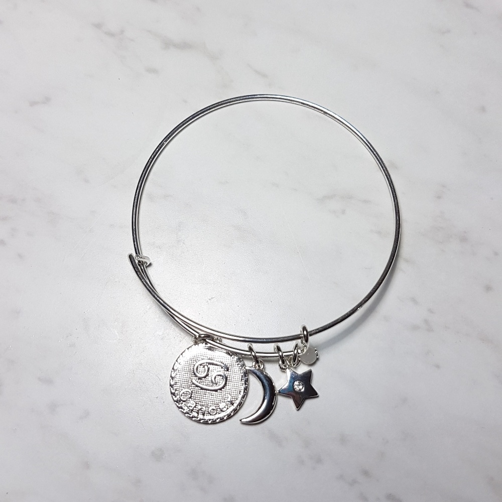 Avon Precious Charms Zodiac Bracelet Cancer